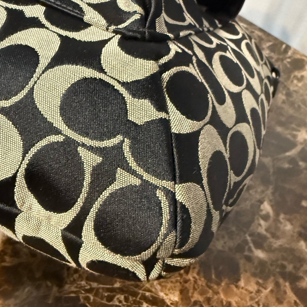 Black and Cream Signature Pattern Hobo Shoulder Bag - Picture 13 of 14